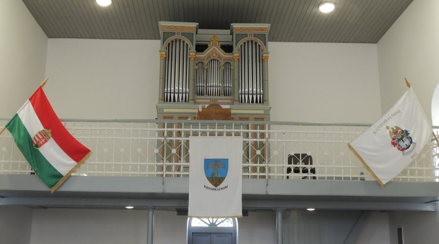 Újabb felújított orgonákat szólaltatott meg az egyházkerület püspöke