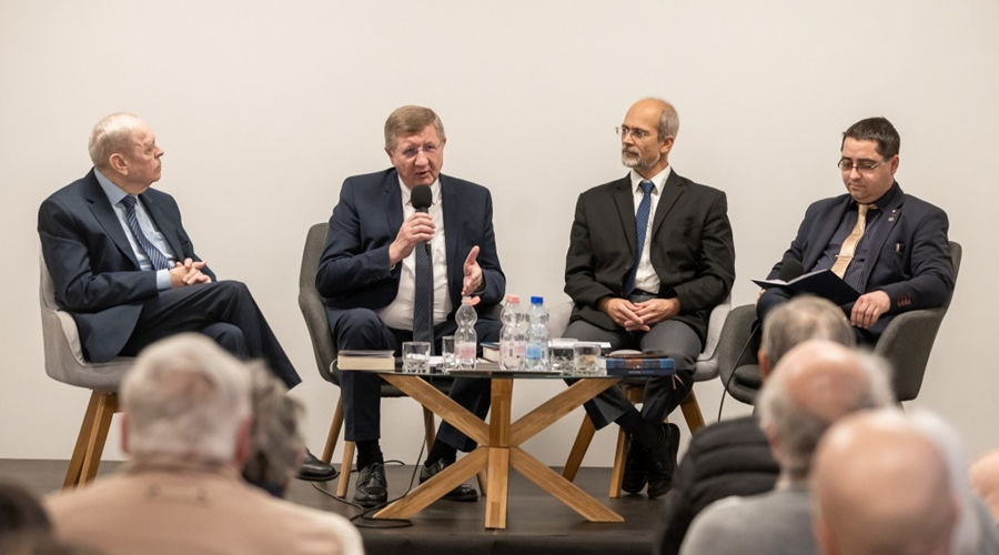 Végidők profetikus jeleiről a Teológusok klubjában